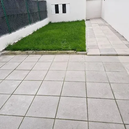 Lumineuse Avec Jardin 度假居